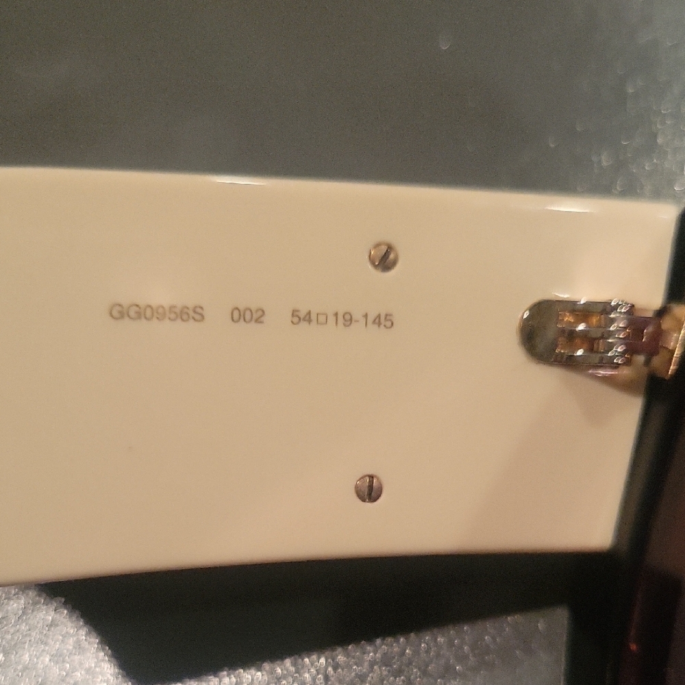 Gucci Black and Cream Bold Frame Sunglasses - Picture 3 of 5